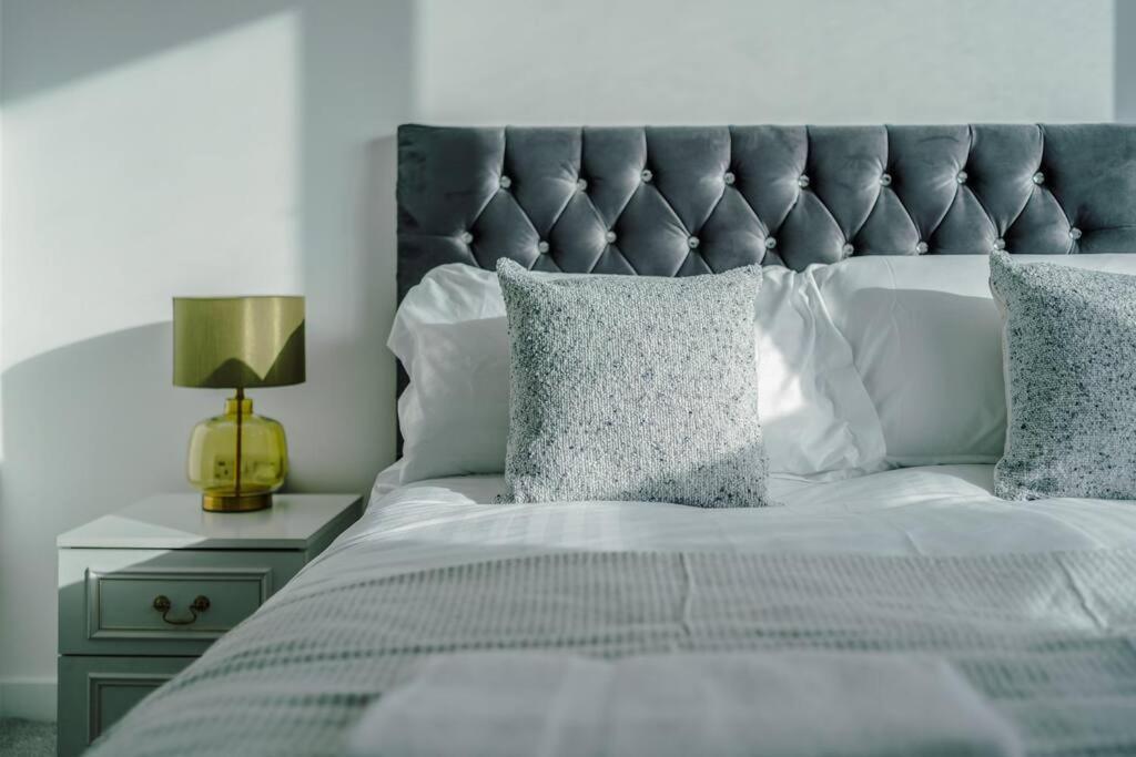Stunning 2-Bed Premium Apartment - Free Wi-Fi Preston  Kültér fotó
