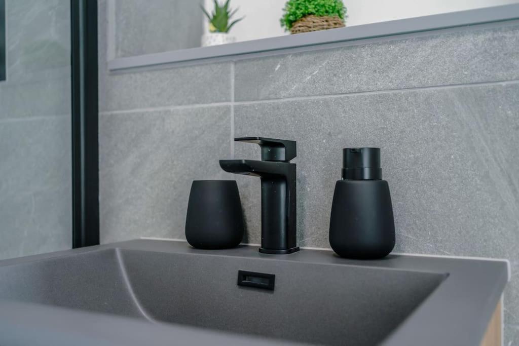 Stunning 2-Bed Premium Apartment - Free Wi-Fi Preston  Kültér fotó