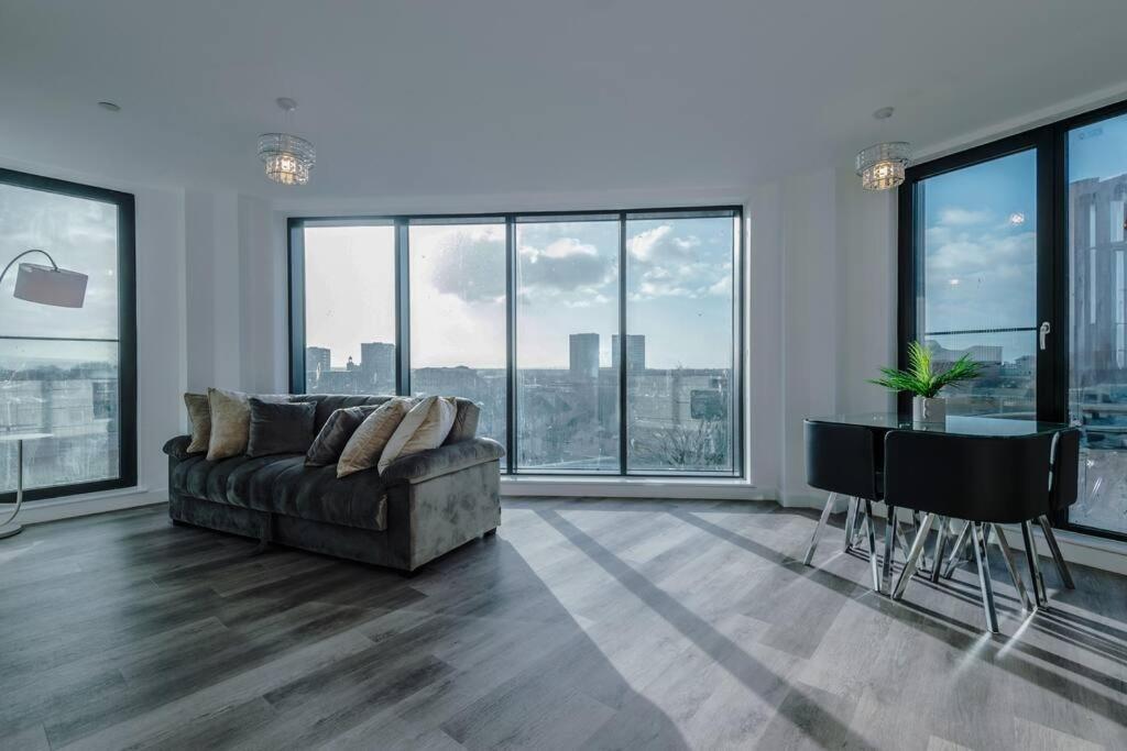 Stunning 2-Bed Premium Apartment - Free Wi-Fi Preston  Kültér fotó