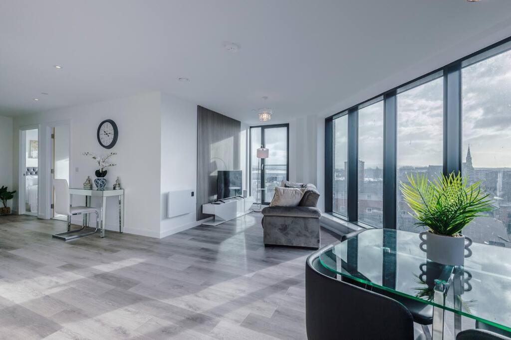 Stunning 2-Bed Premium Apartment - Free Wi-Fi Preston  Kültér fotó